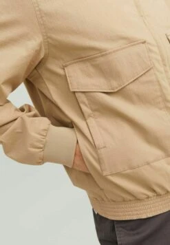 JACK&JONES Premium HOCHGESCHLOSSENE - Jas 13 JACK&JONES Premium HOCHGESCHLOSSENE - Jas -Jack & Jones Winkel 0c2a7fdaa5a94ad7a9063c9d919b16f5