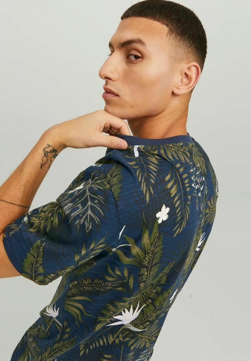 JACK&JONES Premium JPRBLATROPIC CREW NECK - T-shirt Print 7 JACK&JONES Premium JPRBLATROPIC CREW NECK - T-shirt Print - Afbeelding 5