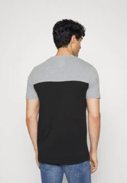 Jack & Jones Jjedan Blocking Tee O Neck - T-Shirt Print - Black 9 Jack & Jones Jjedan Blocking Tee O Neck - T-Shirt Print - Black -Jack & Jones Winkel 179658eac6814694a6c2a61e559edfbc