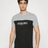 Jack & Jones Jjedan Blocking Tee O Neck - T-Shirt Print - Black 1 Jack & Jones Jjedan Blocking Tee O Neck - T-Shirt Print - Black -Jack & Jones Winkel 1a775dd02d524112b12fc4e15f7e324b