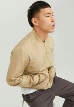 Jack & Jones KLASSISCHE - Bomberjacks 13 Jack & Jones KLASSISCHE - Bomberjacks -Jack & Jones Winkel 1f223a7ee42a4222bd9f9c8f21527455