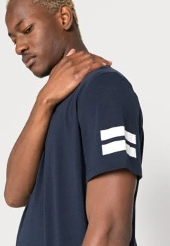 Jack & Jones JCOBORO CREW NECK SLIM FIT - T-shirt Print 9 Jack & Jones JCOBORO CREW NECK SLIM FIT - T-shirt Print -Jack & Jones Winkel 2d07bec56fd042e49b300e69766e4ffd