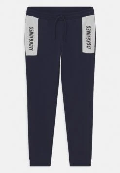 Jack & Jones Junior Jcotoms Tracksuit Jr Set - Trainingspak - Navy Blazer 8 Jack & Jones Junior Jcotoms Tracksuit Jr Set - Trainingspak - Navy Blazer -Jack & Jones Winkel 32d1fde509ce48c39be8e0be66b6cfb3