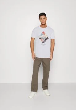 Jack & Jones JJTRESOR TEE CREW NECK - T-shirt Print 8 Jack & Jones JJTRESOR TEE CREW NECK - T-shirt Print -Jack & Jones Winkel 3c1442e29b9d4eb4864a993d5b27e049
