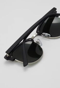 Jack & Jones Jacmaverick Sunglasses - Zonnebril - Black 9 Jack & Jones Jacmaverick Sunglasses - Zonnebril - Black -Jack & Jones Winkel 4c3988f8fa4346bdacdd651c2e1aa7b8