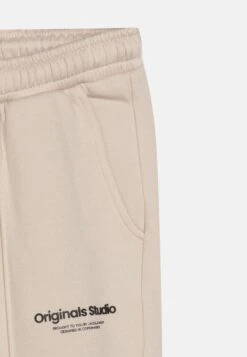 Jack & Jones Junior Jpstkane Jjvesterbro- Trainingsbroek - Moonbeam 7 Jack & Jones Junior Jpstkane Jjvesterbro- Trainingsbroek - Moonbeam -Jack & Jones Winkel 8139d4bdfc8540c18fb7bf390269bd62