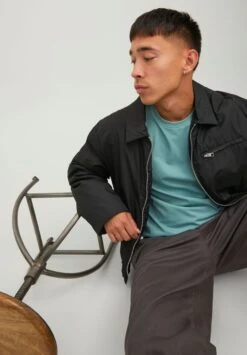 Jack & Jones UNISEX JCOOUNCE COACH - Jas 13 Jack & Jones UNISEX JCOOUNCE COACH - Jas -Jack & Jones Winkel c860ecf77d9042a9ba407b4c06ddf6d7