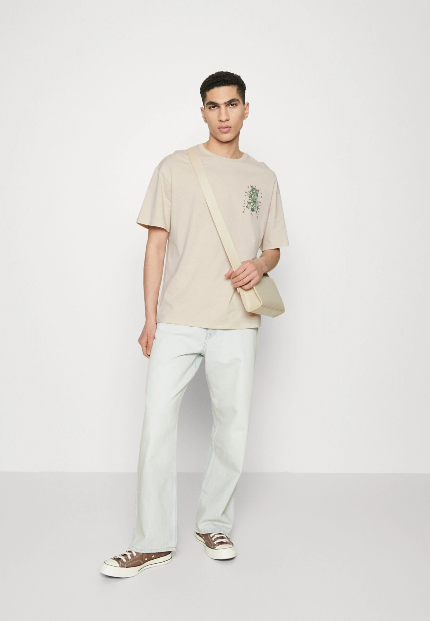 Jack & Jones Jorkarma Tee Crew Neck Unisex - T-Shirt Print - Moonbeam 4 Jack & Jones Jorkarma Tee Crew Neck Unisex - T-Shirt Print - Moonbeam - Afbeelding 2