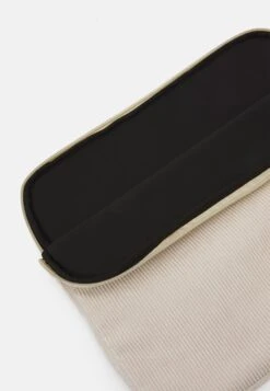 Jack & Jones Jaczimon Laptop Sleeve Unisex - Laptoptas - Marshmallow 8 Jack & Jones Jaczimon Laptop Sleeve Unisex - Laptoptas - Marshmallow -Jack & Jones Winkel f51aeee118254c96b231f046f89af28e