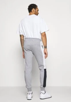 Jack & Jones JJIWILL LOGO JJBLOCKING P. VG NOOS - Trainingsbroek -Jack & Jones Winkel f97c139c5823488b9a751a3ff579b776